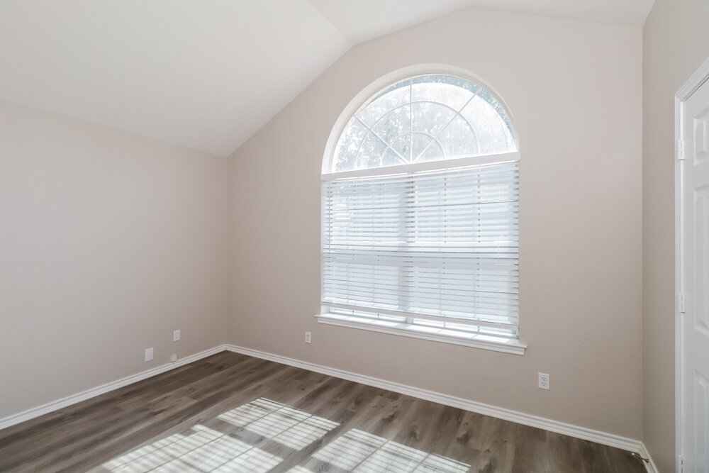 Building Photo - 601 E 6th St