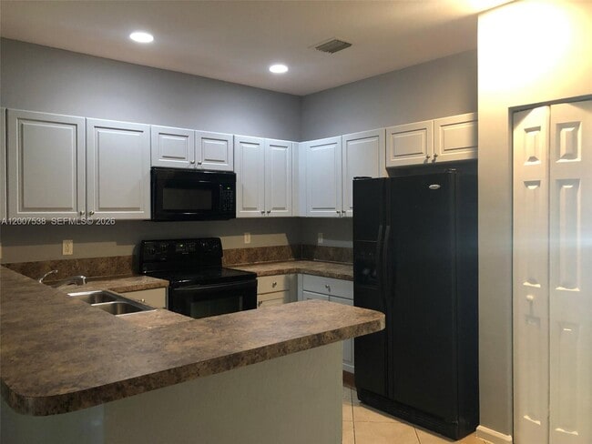 Building Photo - 8209 SW 25th Ct