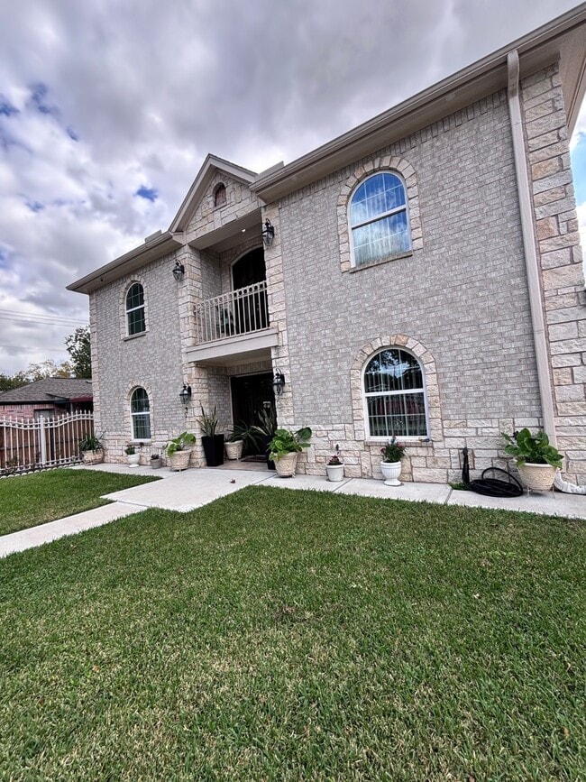 Primary Photo - 7618 Linden St