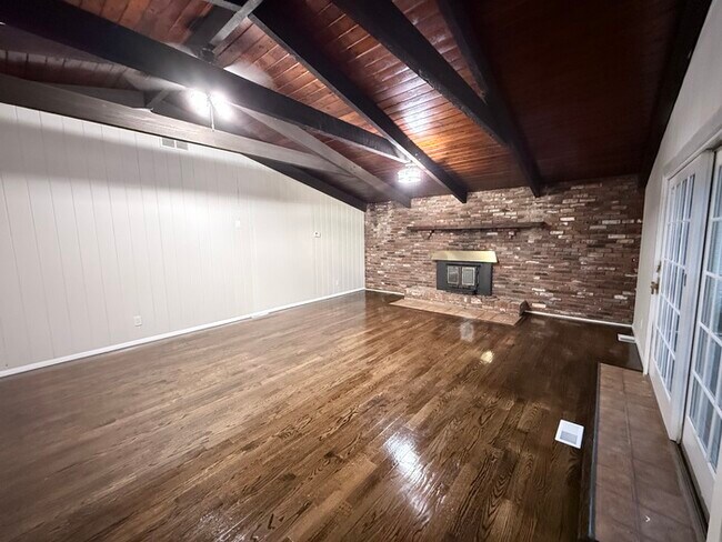 Building Photo - 226 S Moore Ave