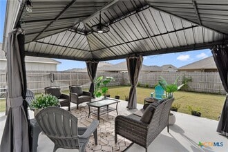 Building Photo - 1913 Zabcikville Dr