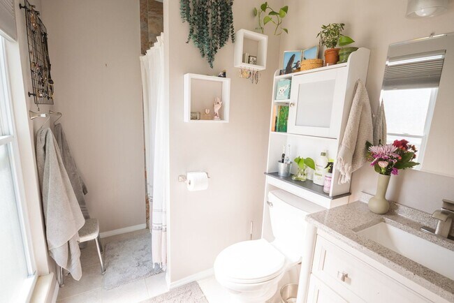 Building Photo - BEAUTIFUL 4 BEDROOM / 3 BATH HOME IN LAFAY...