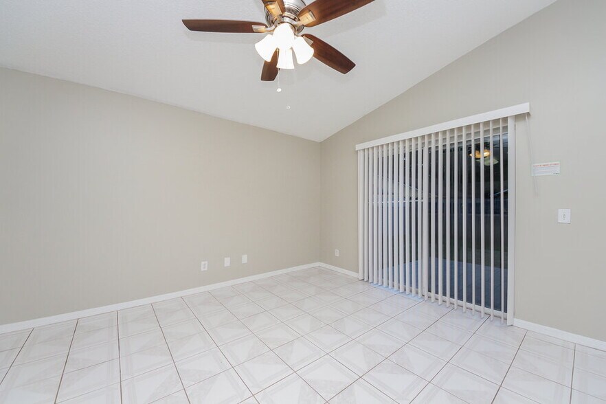 Building Photo - 2150 Rj Cir