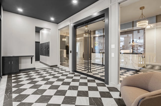 Building Photo - 4545 Wornall Rd