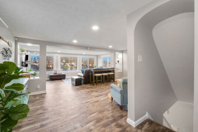 Building Photo - 3576 Portage Point Blvd