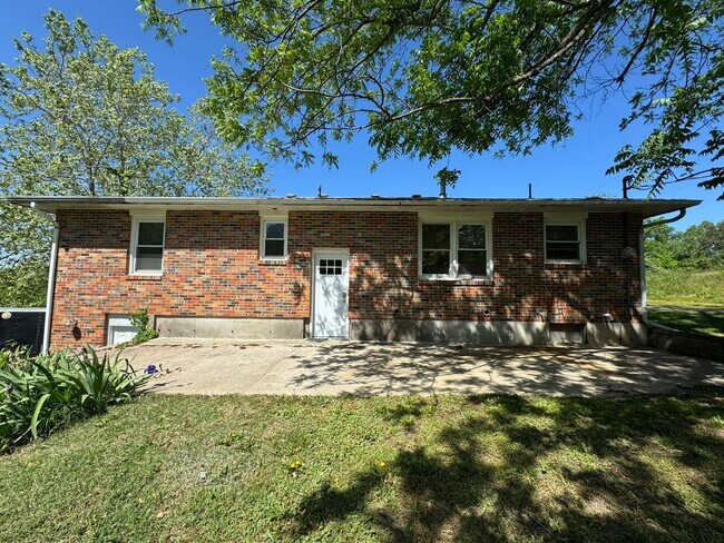 Building Photo - 4 Bedroom house with Second kitchen in basement