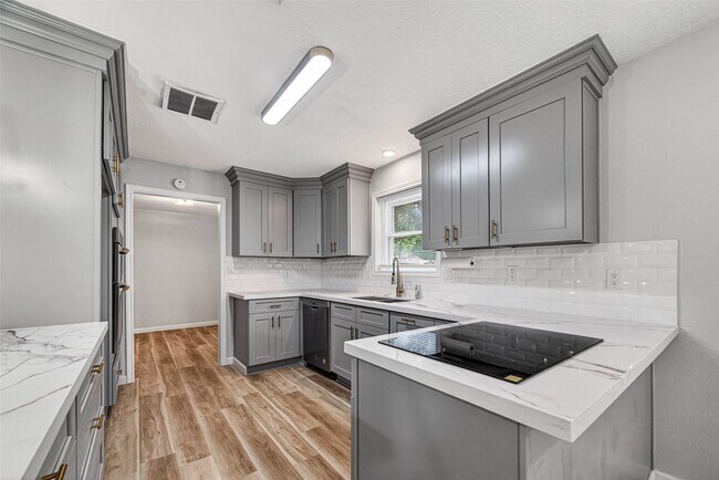 Building Photo - 25503 Foxbriar Ln