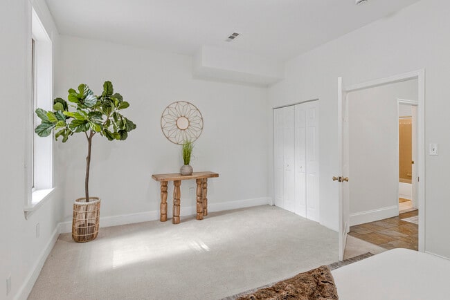 Building Photo - 1443 East Capital St SE