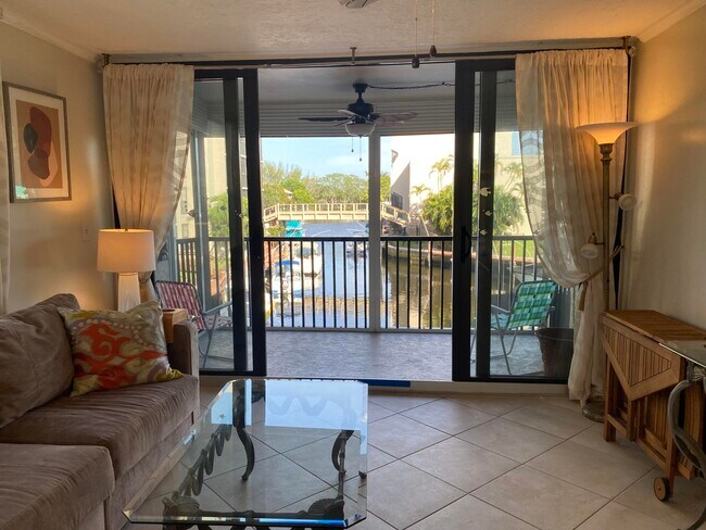 Building Photo - 4 Royal Palm Way
