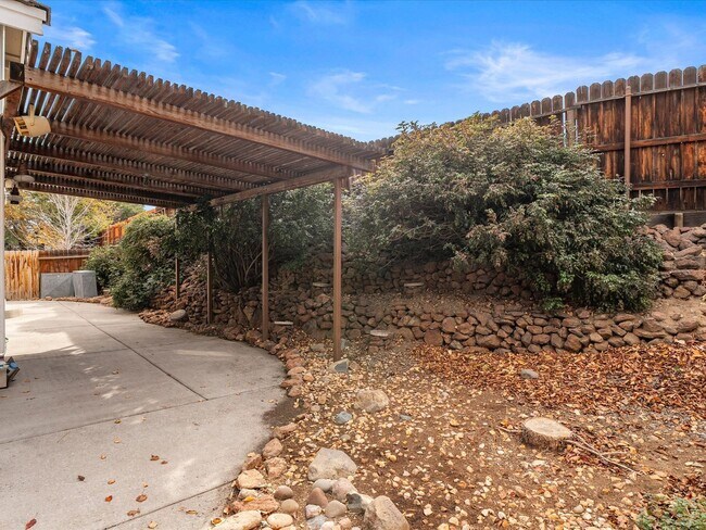 Building Photo - 6165 Greenbrook Dr