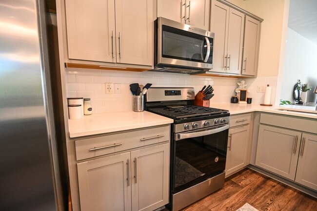 Building Photo - Odenton Townhouse