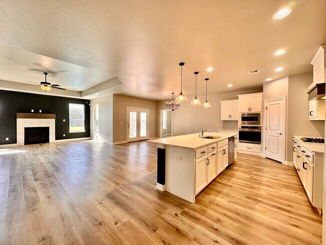 Building Photo - Spacious 4-Bedroom Home with Pool in Yukon