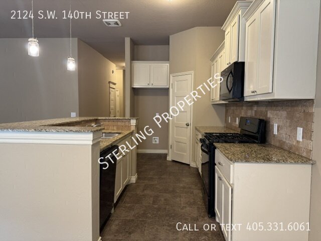 Building Photo - 2124 SW 140th St