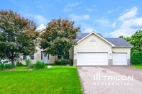 Building Photo - 2325 Manuela Dr