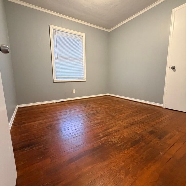 Building Photo - 553 Freeman Dr