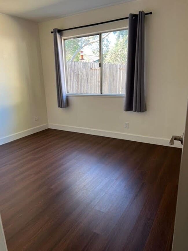 Building Photo - Charming 3 Bed 1 Bath Single Story Home