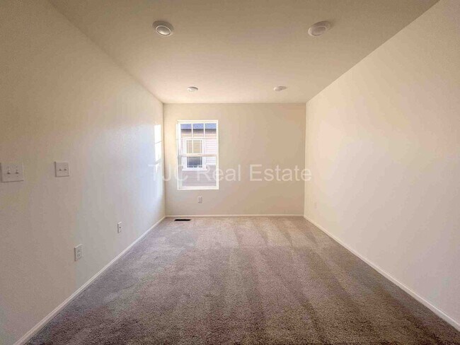 Building Photo - 6278 N Nepal Ct