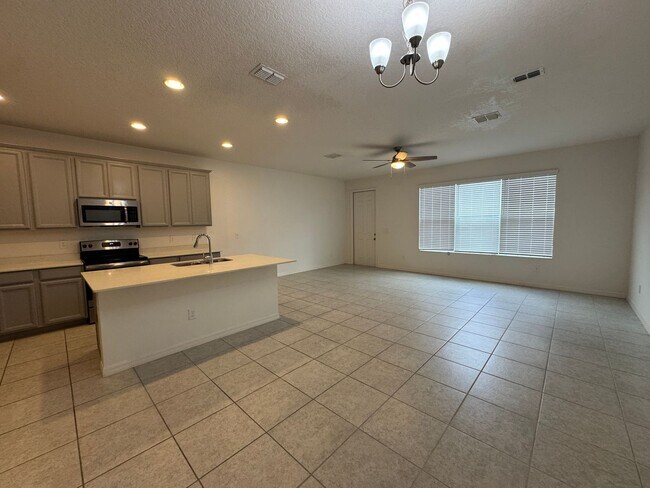 Building Photo - Available Now! Spacious 3-Bedroom Townhome with Fenced Yard in Winter Garden – Washer and Dryer I...