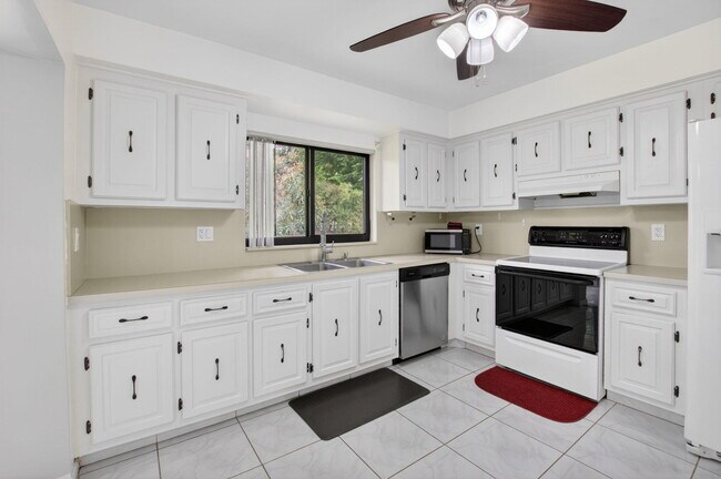 Building Photo - 4944 Equestrian Cir