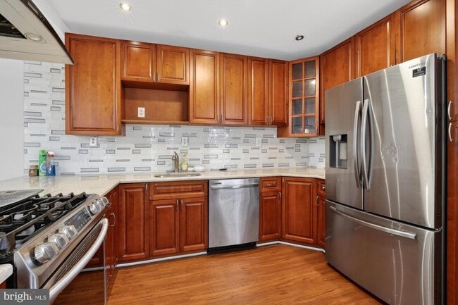 Building Photo - 2319 E Somerset St