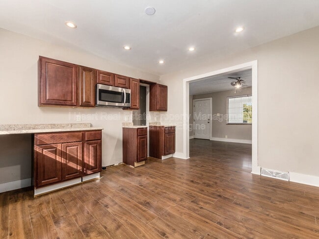 Building Photo - 1621 Sullivant Ave