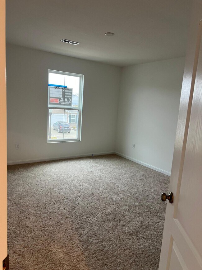 Building Photo - 3345 Sunbeam Pl