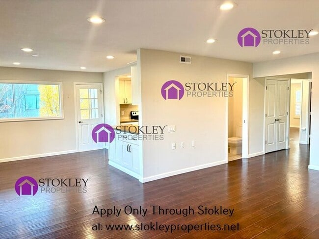 Building Photo - 1200 Singingwood Ct