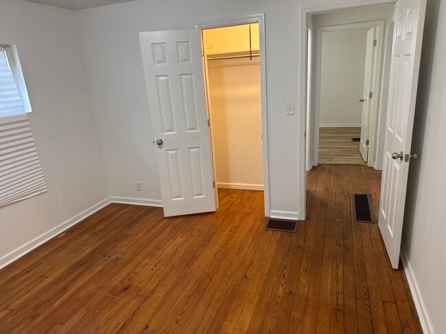 Building Photo - 1115 Winfield Ave