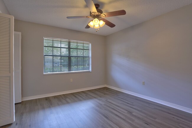 Building Photo - Renovated 2-Bedroom, 2-Bath Condo in Eustis