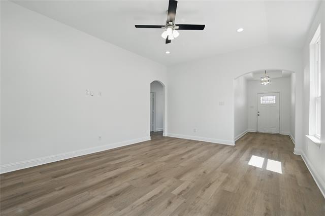 Building Photo - 559 Elkhart Ave