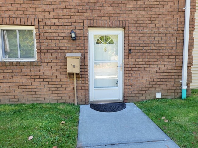 Primary Photo - 48 Sutton Pl