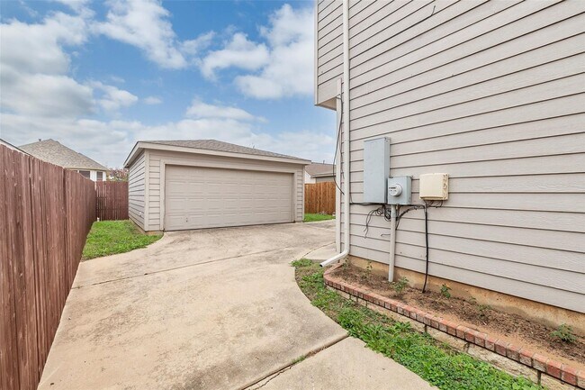 Building Photo - TOWNHOME IN KELLER ISD!