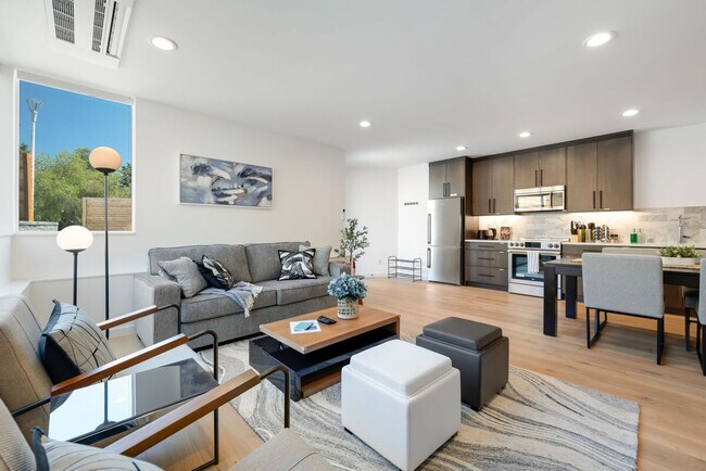 Building Photo - 5300 NE 67th St