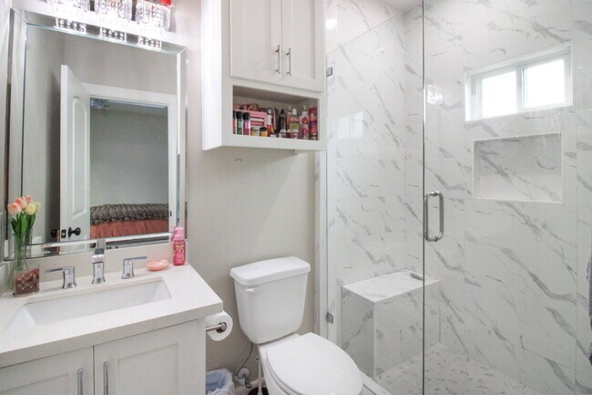 Building Photo - "Luxurious 4-Bed Oasis with Pool & 3.5 Baths in McAllen's Prime Locale!"