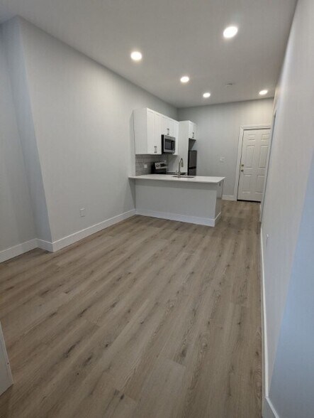 Building Photo - 501 Beacon St