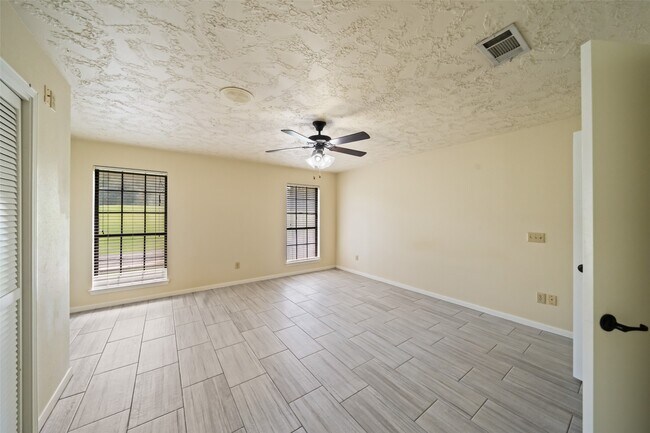 Building Photo - 101 Fairway View Ln