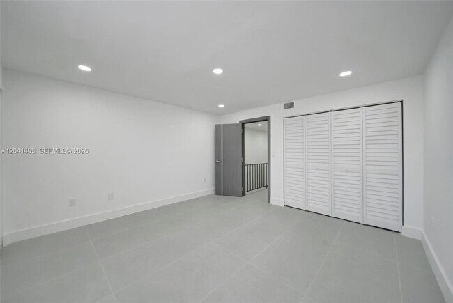 Building Photo - 1083 W 38th St