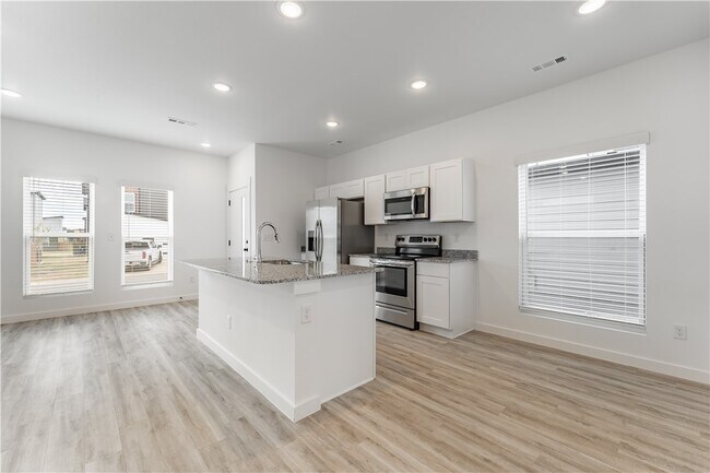 Building Photo - 840 Boardwalk Ave