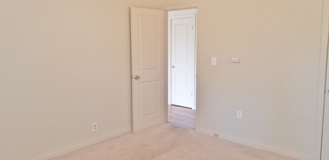 Building Photo - North Seattle/Shoreline 2BD1BA