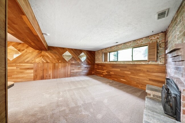 Building Photo - 7816 SE Strawberry Ln