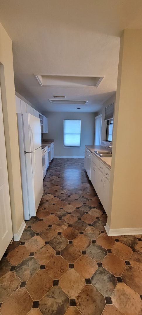 Building Photo - 3/2: Enjoy this nice spacious home in Sunrise.