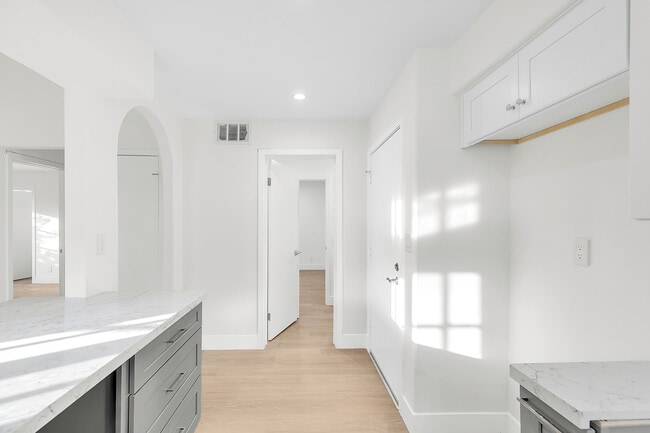 Building Photo - 1133 25th St