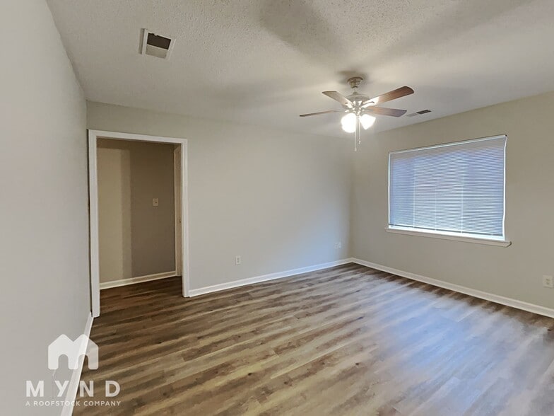 Building Photo - 1824 Whitehead Dr
