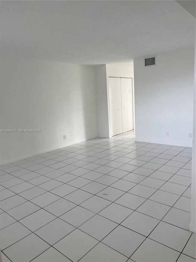 Building Photo - 500 NE 2nd St