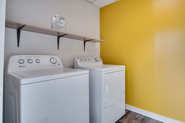 Shared laundry room - 1755 Marietta Rd NW