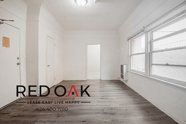 Building Photo - 746 S Coronado St