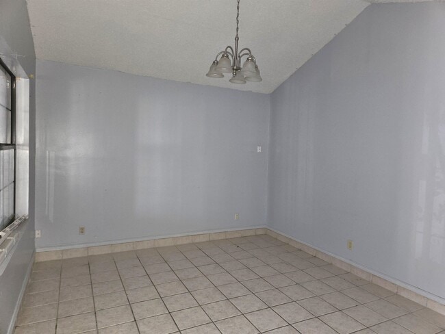 Building Photo - 221 Murcia Dr