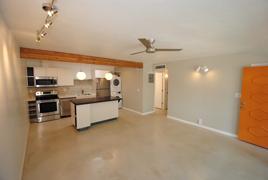 Building Photo - 425 W Colter St