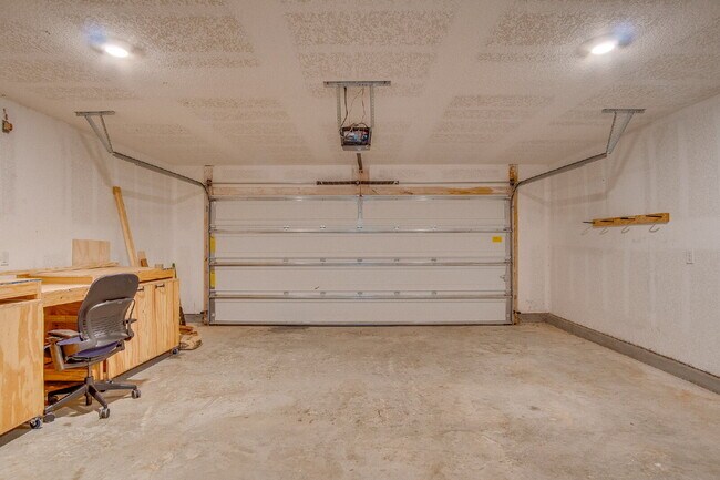 Building Photo - Spacious 5BR Near NAS – Military Half Deposit & $500 Off First Month!