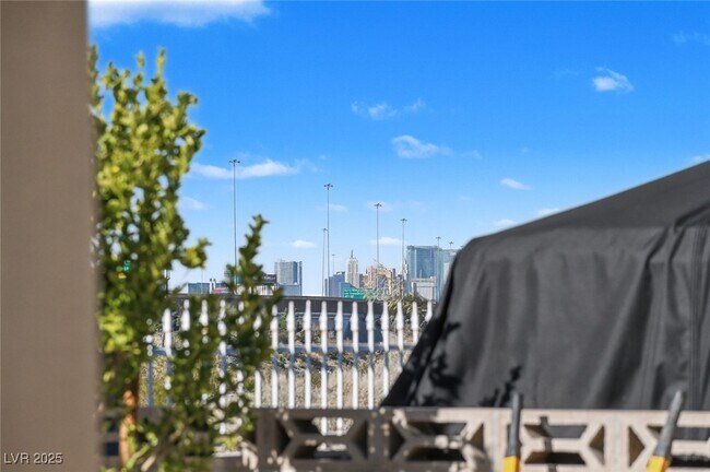 Building Photo - 7951 Aspendale Dr